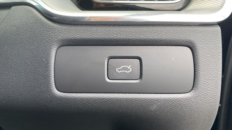 Volvo XC60 2.0 B5P Plus Dark 5dr AWD Geartronic Petrol Estate